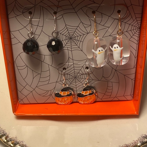 💛 Absolutely lovely 3 pairs of adorable Halloween earrings. - Picture 3 of 4